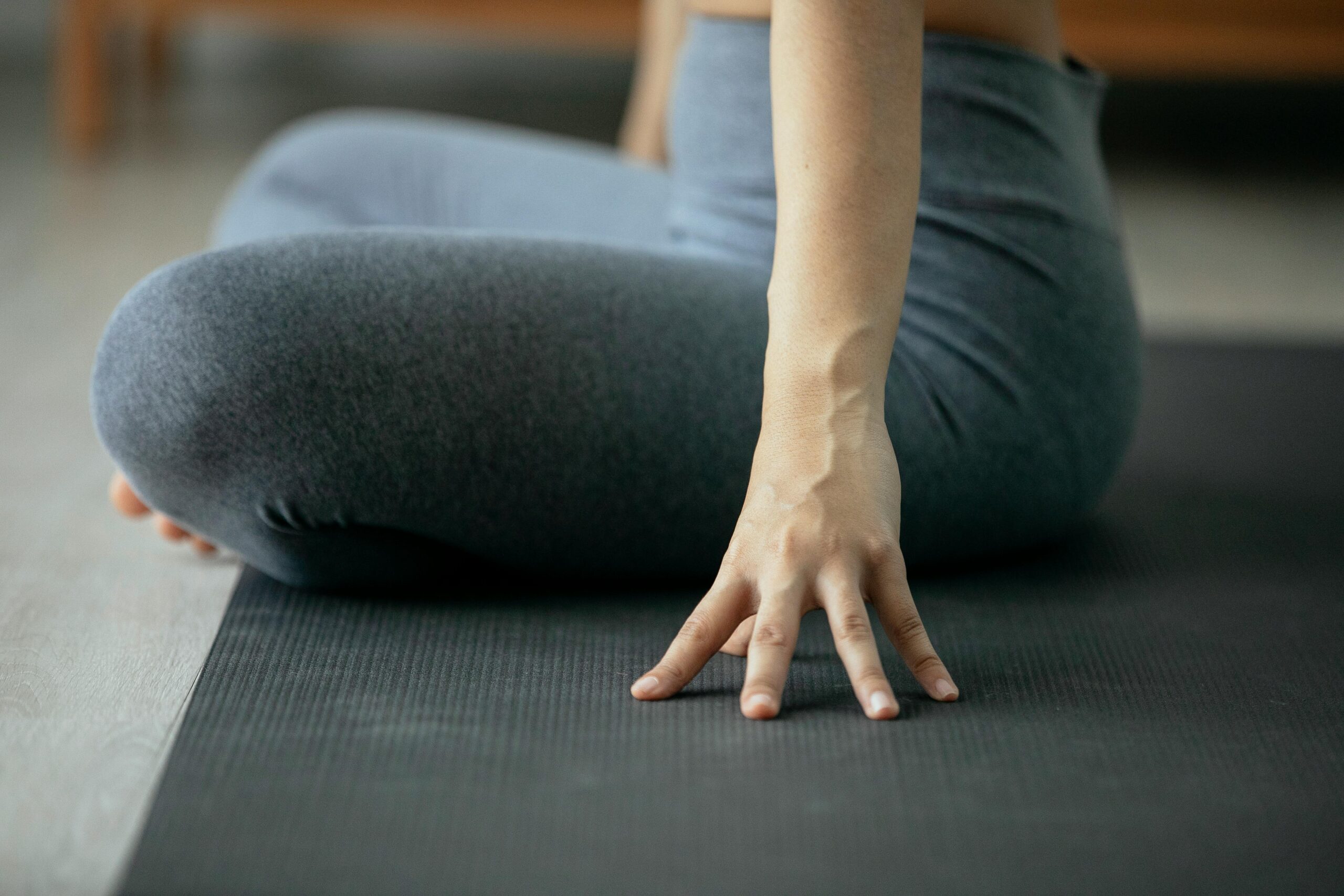 Yoga dolce: cos’è, per chi è adatto e perché funziona