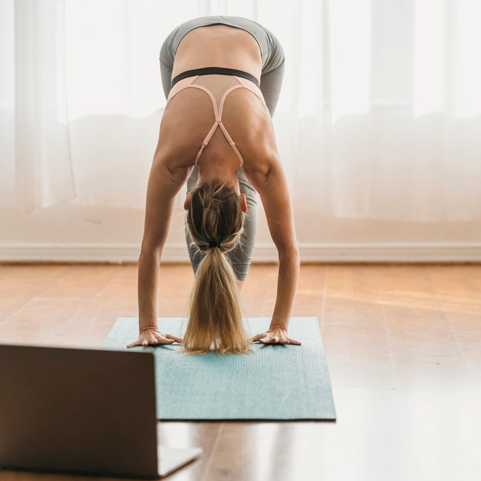 Yoga online per principianti: come scegliere la pratica giusta